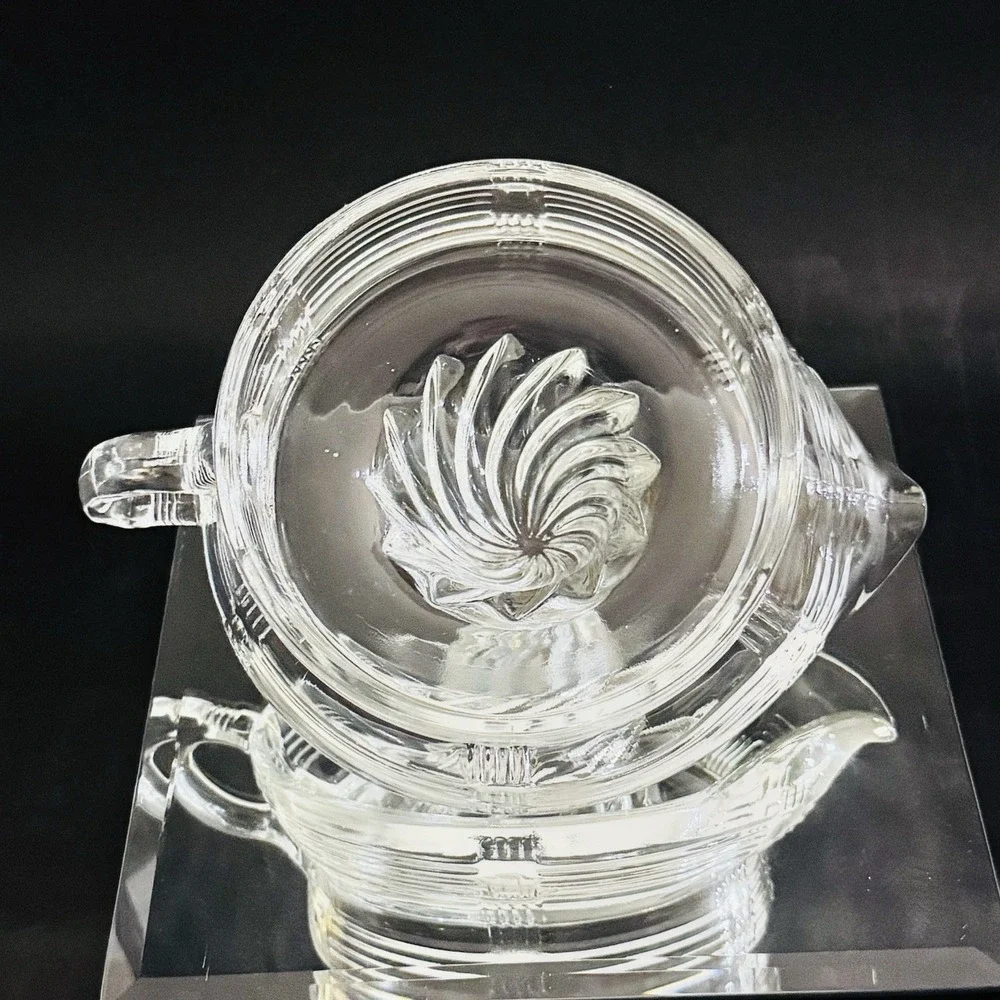 Vintage Hazel Atlas Criss Cross Clear Glass Reamer Juicer W‎ Handle & Spout